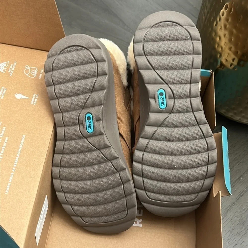 Bzees Women's Genie Slip On